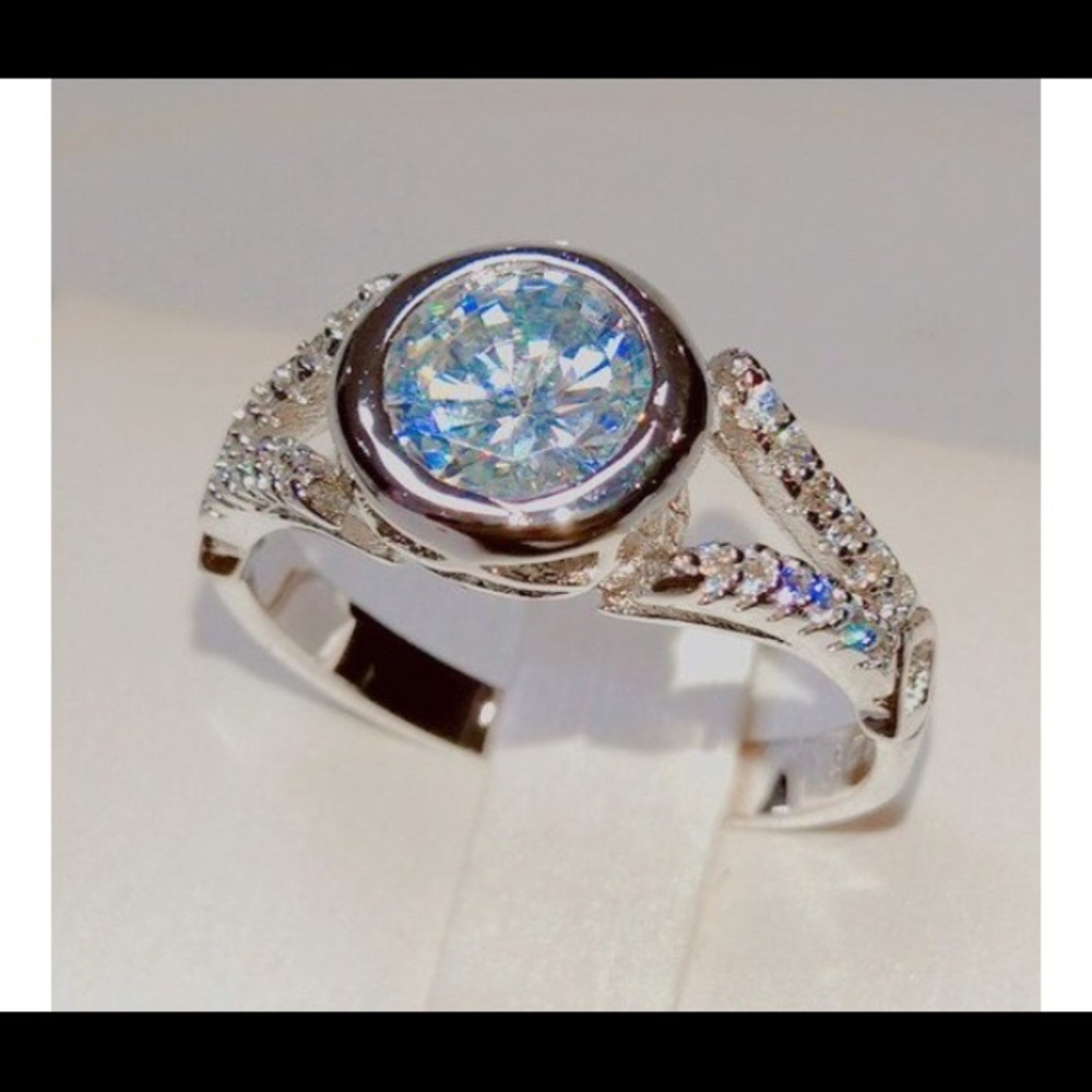 Woman White Stone Diamondique Ring